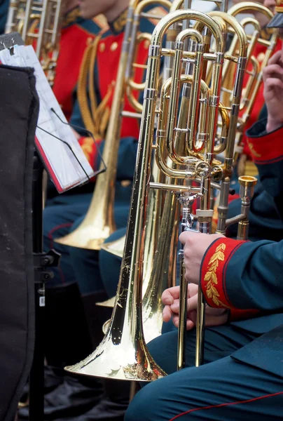 Tromboni con gocce di pioggia — Foto Stock