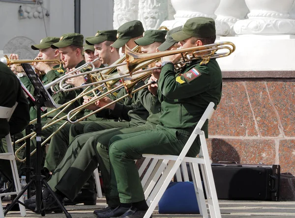 Brass band trombonists and trumpet players — Stock Photo, Image