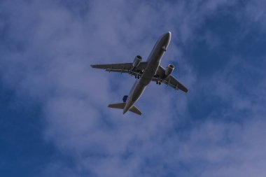 İniş yapan yolcu jetine yakın görüş