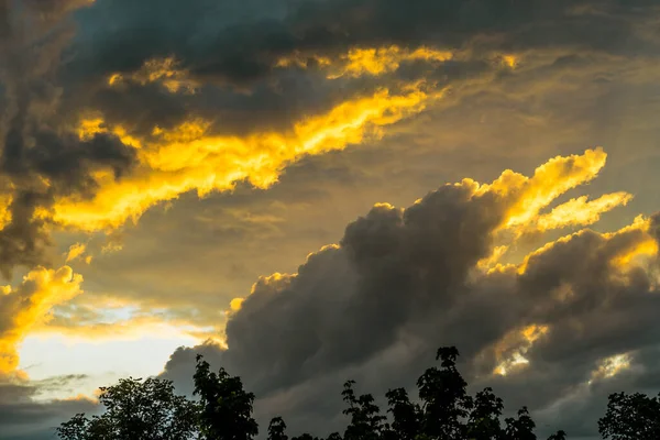 Nubes Dramáticas Iluminadas Por Puesta Del Sol Atardecer — Foto de Stock