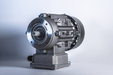 Şişeleme hattı için elektrik motoru gerekli, endüstriyel ekipman..