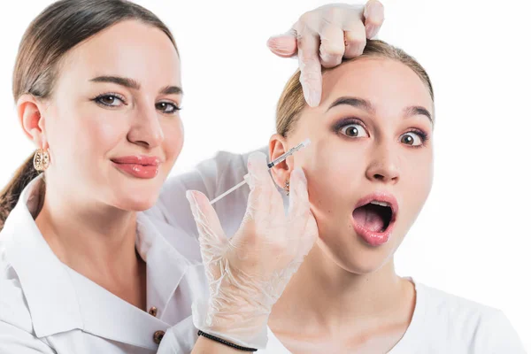 Beautician makes an injection to a beautiful, young girl. — Stock Photo, Image