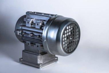 Endüstriyel gıda endüstrisinde şişeleme hattı için elektrikli motor.