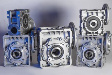 Solucan motoru, elektrik motorları, şişeleme hatları için indüksiyon motoru ve ekipman fabrikalar için endüstriyel ekipman. Gıda endüstrisi
