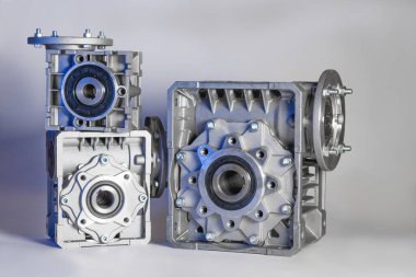 Solucan motoru, elektrik motorları, şişeleme hatları için indüksiyon motoru ve ekipman fabrikalar için endüstriyel ekipman. Gıda endüstrisi