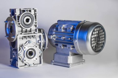 Solucan motoru, elektrik motorları, şişeleme hatları için indüksiyon motoru ve ekipman fabrikalar için endüstriyel ekipman. Gıda endüstrisi