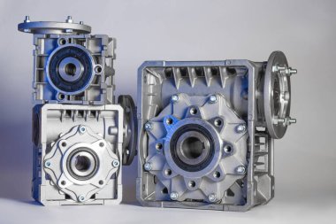Solucan motoru, elektrik motorları, şişeleme hatları için indüksiyon motoru ve ekipman fabrikalar için endüstriyel ekipman. Gıda endüstrisi