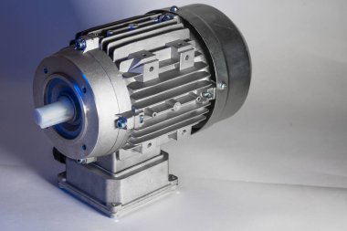Solucan motoru, elektrik motorları, şişeleme hatları için indüksiyon motoru ve ekipman fabrikalar için endüstriyel ekipman. Gıda endüstrisi