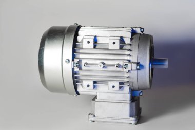 Solucan motoru, elektrik motorları, şişeleme hatları için indüksiyon motoru ve ekipman fabrikalar için endüstriyel ekipman. Gıda endüstrisi