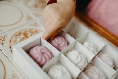 Çocuk zephyr formunu alıyor.