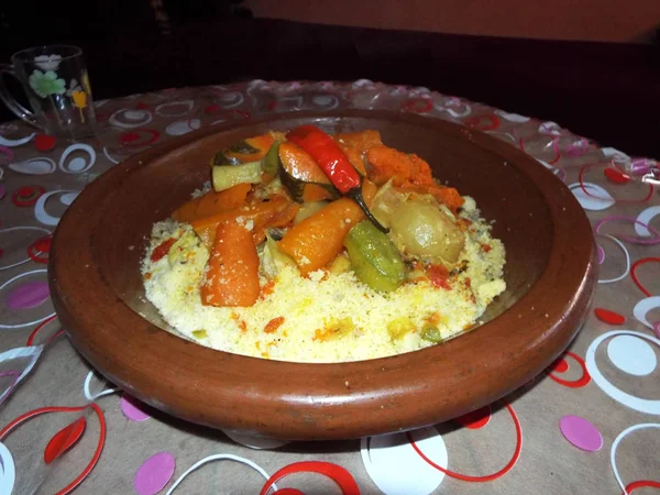 Masakan tradisional Maroko dengan couscous — Stok Foto