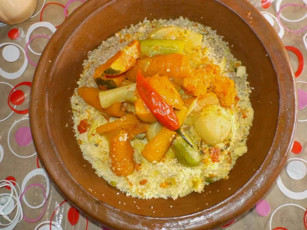 Traditionele Marokkaanse schotel met couscous — Stockfoto