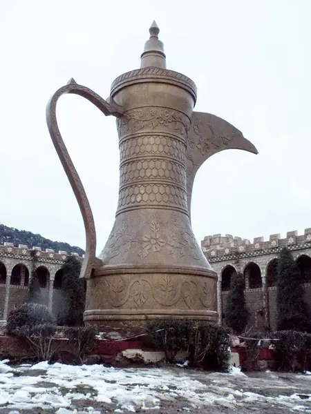 heykel büyük Metal kabı