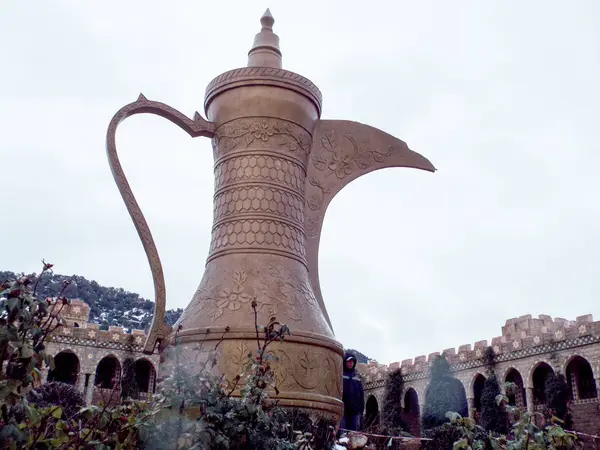 heykel büyük Metal kabı