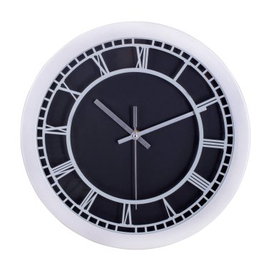 Beyaz üzerine izole edilmiş Roma rakamlarıyla klasik saat