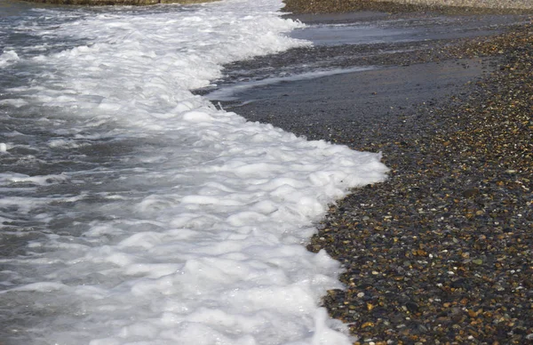 Spår från motorn på ett marint fartyg på havsytan, vacker natur backgroun — Stockfoto