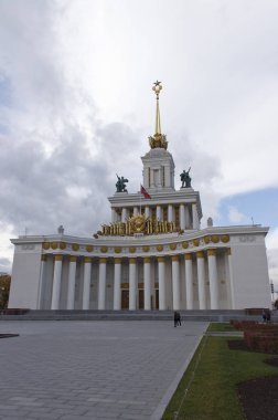 Rusya, Moskova, Ekim 2019: Tüm Rus sergi merkezlerinin Vdnh Park ana pavyonu