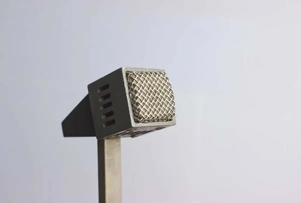 Micrófono retro aislado en blanco —  Fotos de Stock