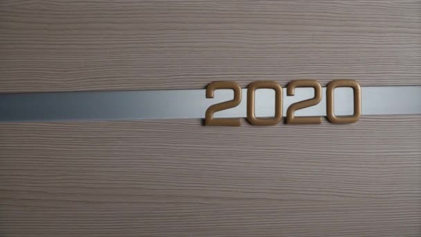 Golden 2020 Nummers Houten Deur Beweging — Stockvideo