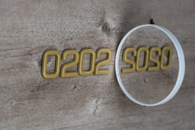 02 Şubat 2020 ayna tarihi, sihirli sayılar. Şekillerin yansıması
