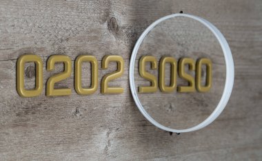 02 Şubat 2020 ayna tarihi, sihirli sayılar. Şekillerin yansıması
