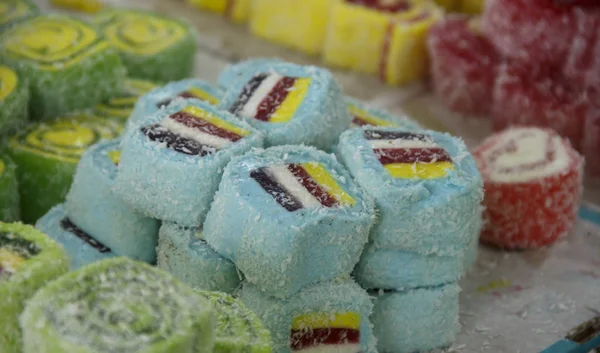 伝統的なトルコの喜びを連想させる。伝統的なお菓子にラハット・ルクム — ストック写真