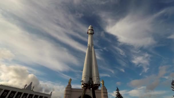 Rusia Moscú Octubre 2019 Nave Espacial Vostok Monumento Primer Cohete — Vídeo de stock