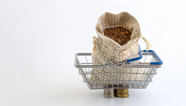 Bevásárlókocsi Élelmiszerárak Emelkedése Hajdina Árának Emelkedése Pénzügyi Válság Infláció Világjárvány — Stock Fotó
