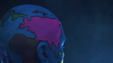 Dünya gezegeninin makyajında kel bir adam