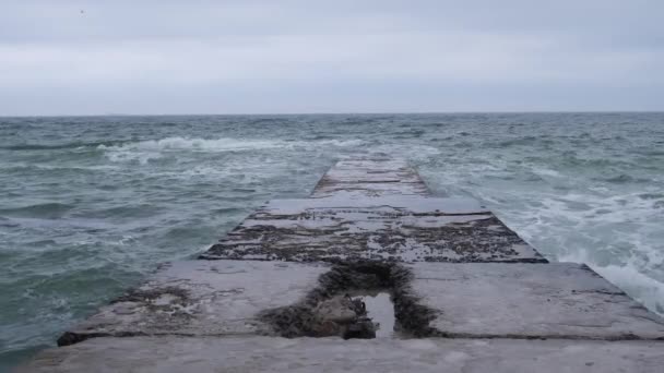 Seebrücke Landschaft auf See — Stockvideo