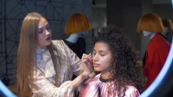 Classe di padrone di trucco — Video Stock