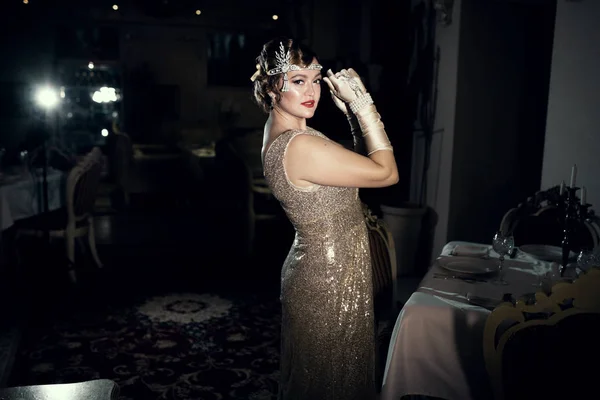 Gatsby style 20-30 years old girl in shiny evening ash dress — Stock Photo, Image
