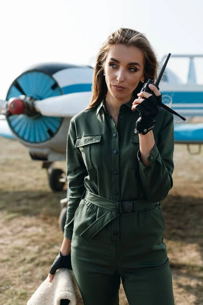 Fille à l'image d'un pilote Images De Stock Libres De Droits