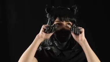 Siyah makyajlı kız