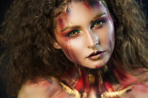 Porträtt av flicka vacker flicka professionell make-up artist — Stockfoto