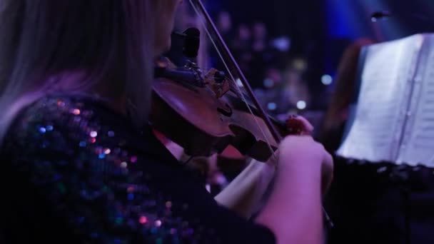 Concert sur la scène du théâtre — Video