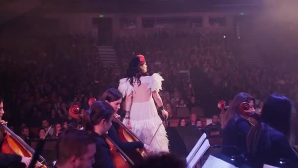 Concierto en el escenario del teatro — Vídeo de stock