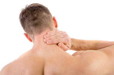 Beyaz arka plan üzerinde boyun ağrısı olan adam