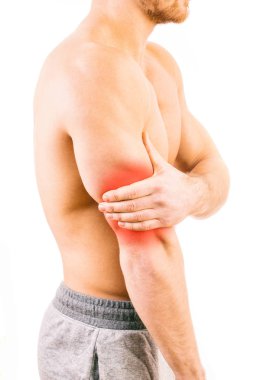 Adam beyaz arka plan üzerinde triceps acıyla