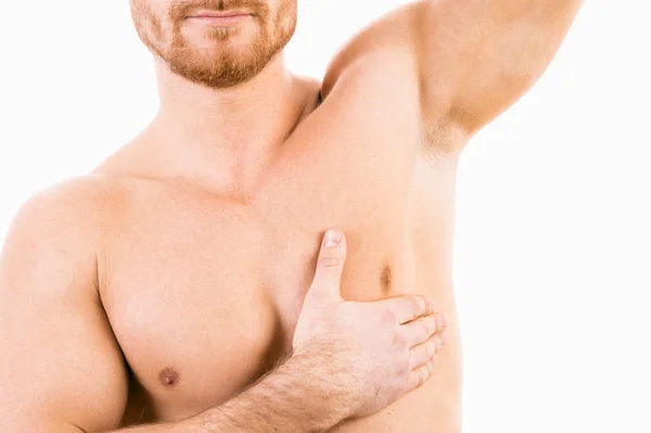 Kaslı erkek torso koltukaltı odaklı