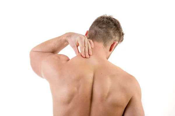 Hombre con dolor de cuello sobre fondo blanco — Foto de Stock