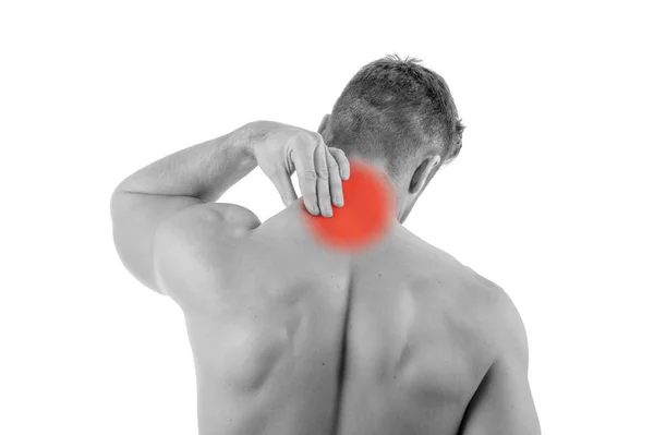 Homem com dor no pescoço sobre fundo branco — Fotografia de Stock