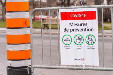 Montreal, CA - 27 Nisan 2020: Masson Caddesi 'ndeki Covid-19 Güvenlik Kılavuzu Fransız tabelası