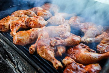 Izgarada kızarmış tavuk..