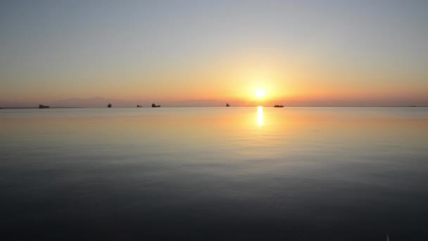 Vacker Solnedgång Vid Egeiska Havet Thessaloniki Grekland Solen Går Ner — Stockvideo