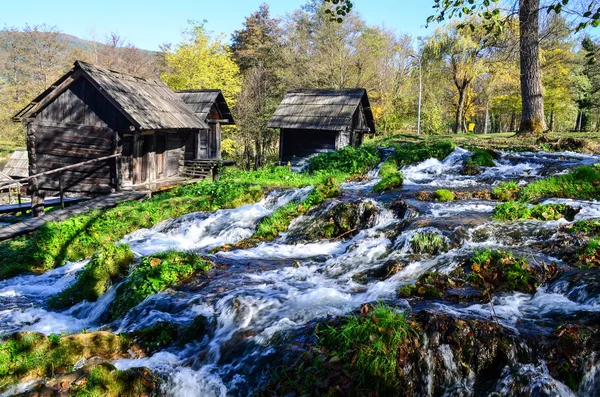 Hermoso Paisaje Del Caudal Del Río Rocoso Montaña Cerca Antiguas — Foto de Stock