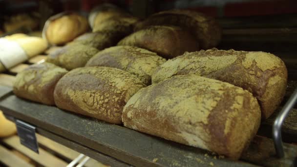 Крупним Планом Вид Свіжого Смачного Запеченого Хліба — стокове відео