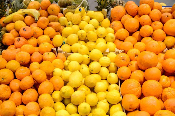 Frutas Tropicais Frescas Para Venda Loja Caixas Cheias Frutas Maduras — Fotografia de Stock