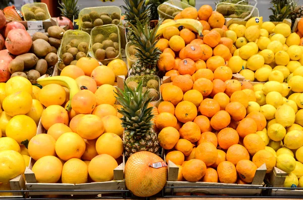 Frutas Tropicales Frescas Venta Tienda Cajas Llenas Frutas Maduras Para — Foto de Stock