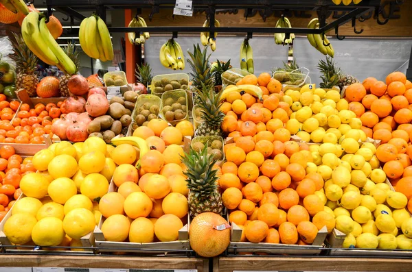 Frutas Tropicais Frescas Para Venda Loja Caixas Cheias Frutas Maduras — Fotografia de Stock